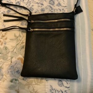 DELUXITY CROSSBODY PURSE